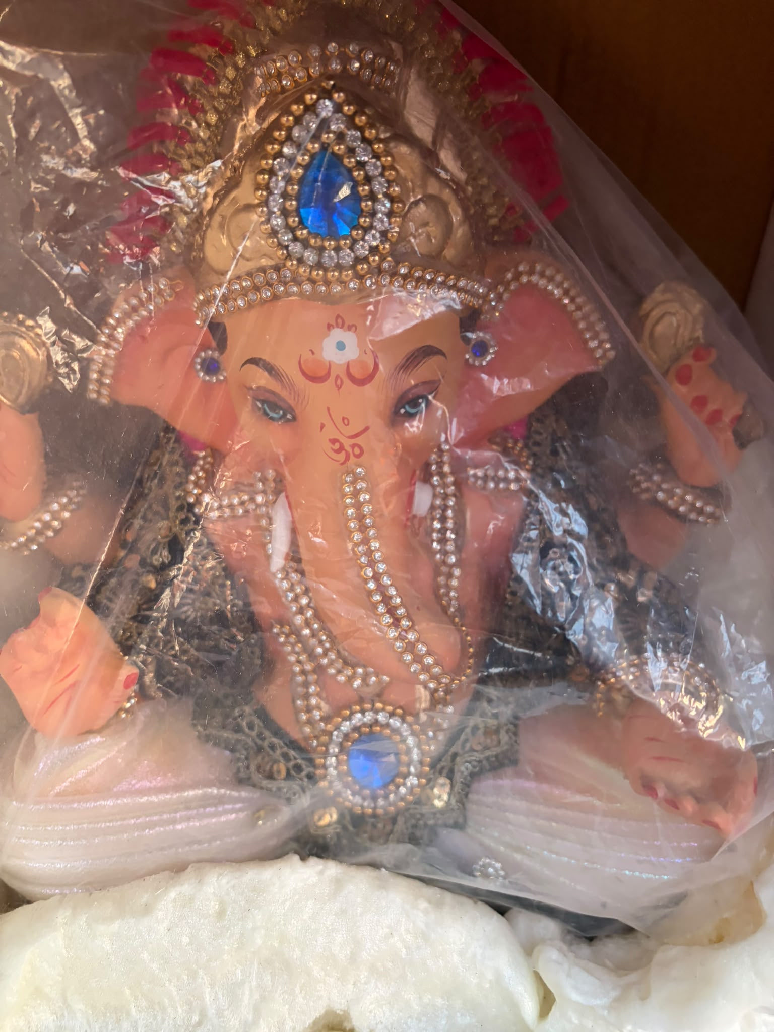 Model 1211 - White Pitambar - Sukhasana