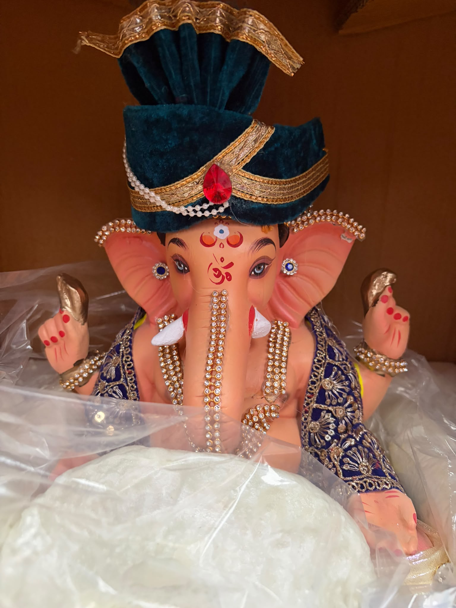 Model 1213 - White Pitambar - Sukhasana